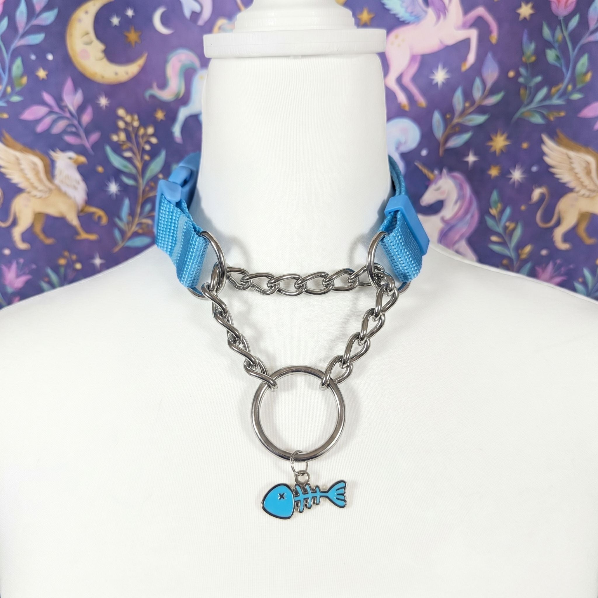 Light blue and polished metal Pull-Chain choker necklace with matching fish bone pendant displayed on mannequin