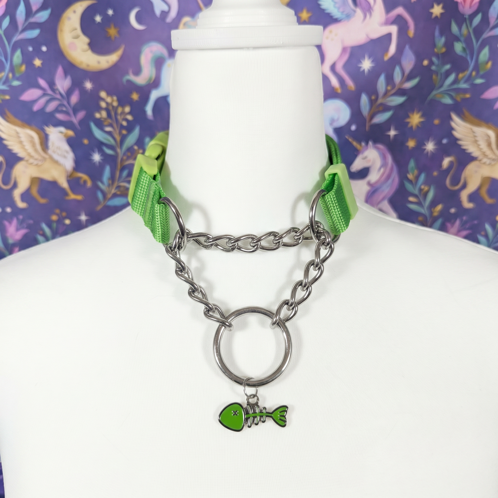 Green nylon pull-chain collar with fish bone pendant on mannequin