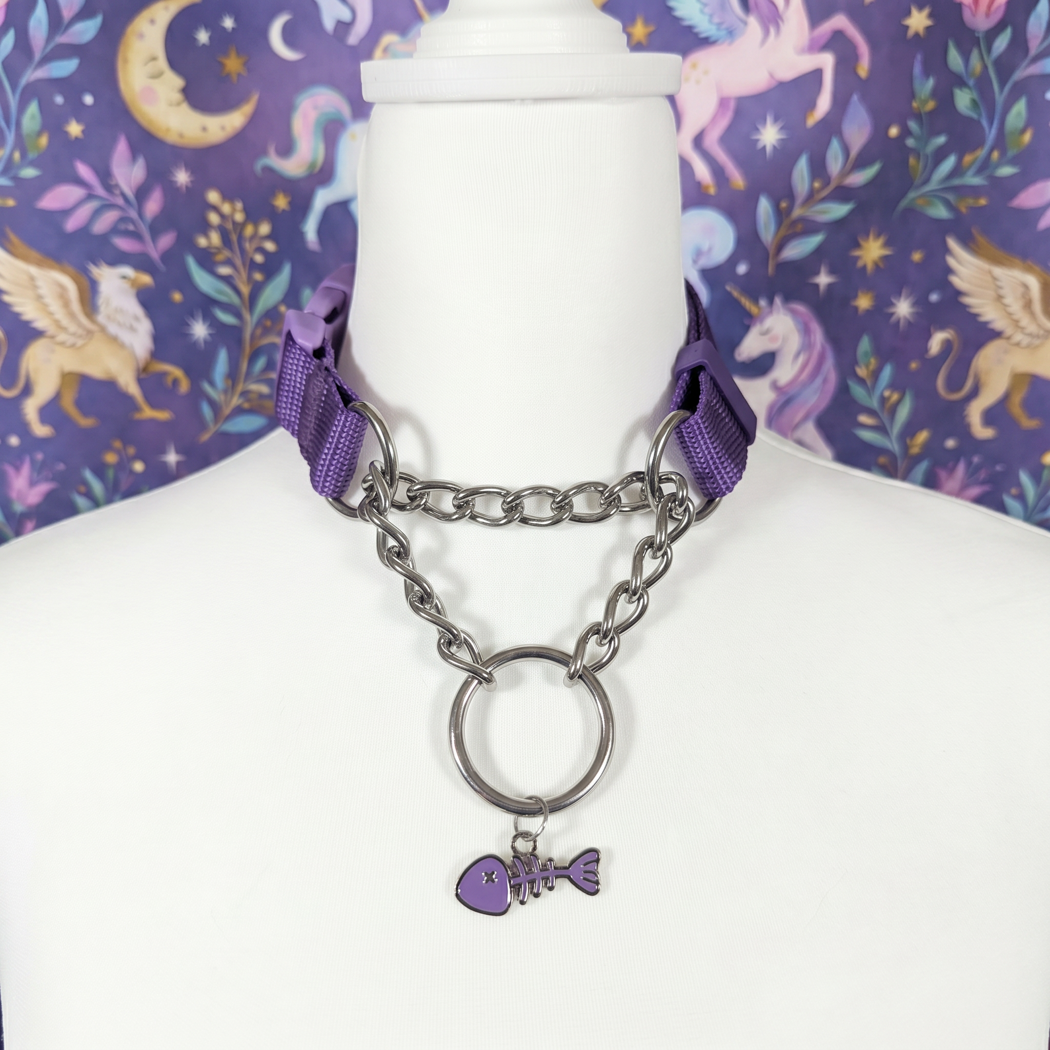 Purple and Polished metal Pull-Chain  choker necklace with white fish bone pendant on mannequin